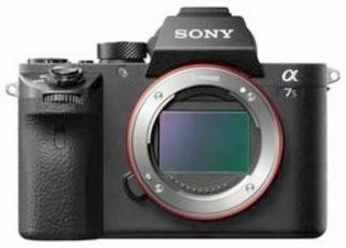 Capteur plein format. <br />Pas de miroir chez Sony... donc le rectangle de la photo n'est pas le miroir non relevé qui masque le capteur !!