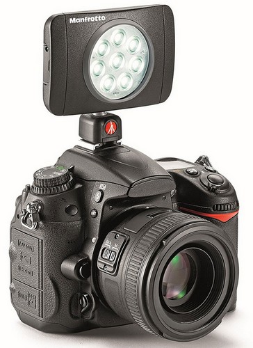 Nikon-left-handed-DSLR-camera.jpg